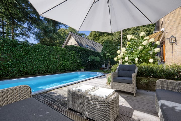 Photo 28 of Burg. Roosmale Nepveulaan 15