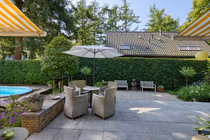 Photo 33 of Burg. Roosmale Nepveulaan 15