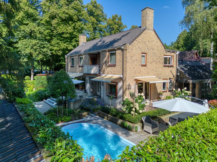 Photo 34 of Burg. Roosmale Nepveulaan 15