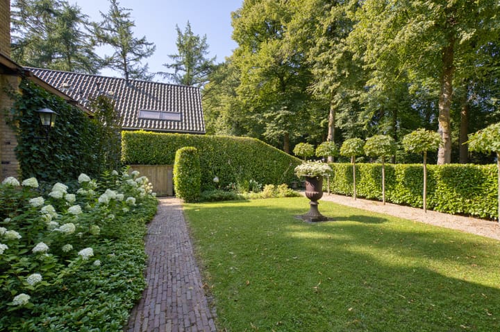 Photo 36 of Burg. Roosmale Nepveulaan 15