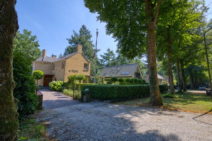 Photo 40 of Burg. Roosmale Nepveulaan 15