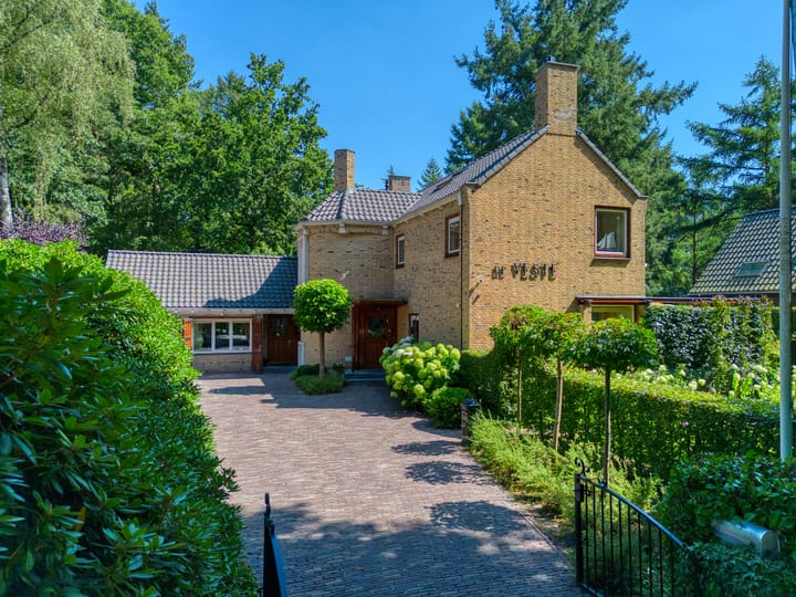 Photo 44 of Burg. Roosmale Nepveulaan 15