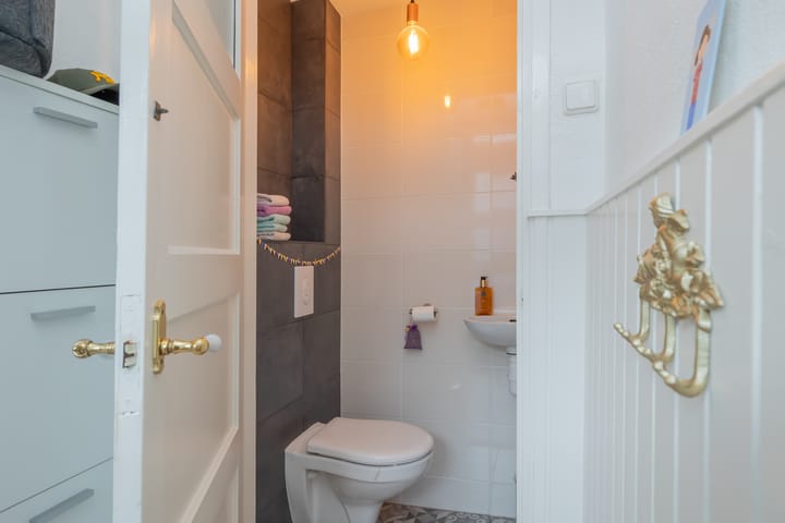 Photo 2 of van der Veldstraat 5