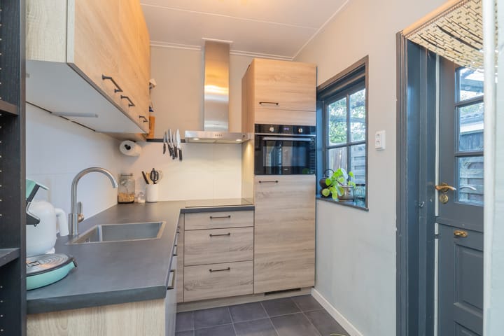 Photo 15 of van der Veldstraat 5