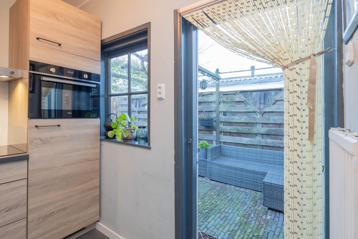 Photo 18 of van der Veldstraat 5