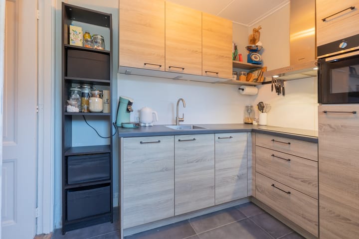 Photo 17 of van der Veldstraat 5