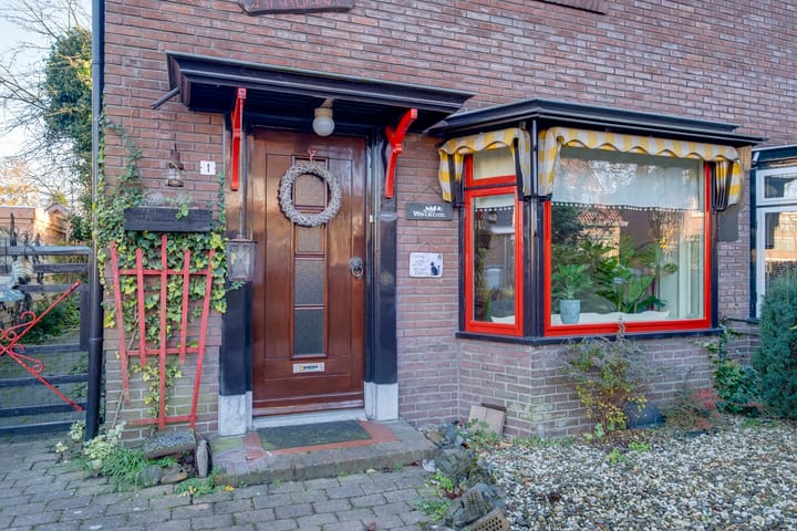 Photo 4 of Koningin Sophiastraat 1