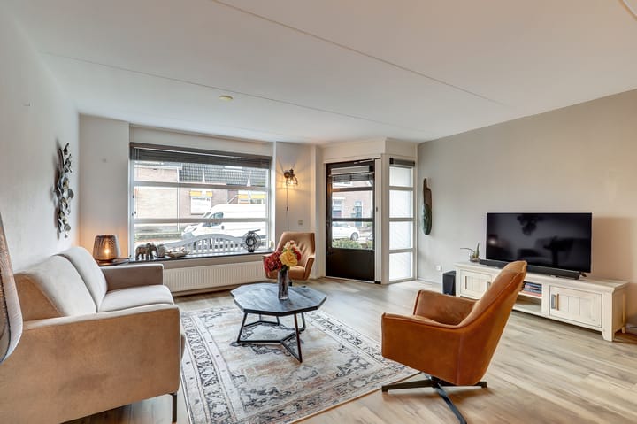 Photo 7 of Pinksterbloem 11-A