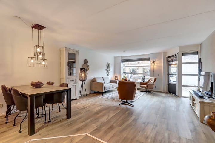 Photo 9 of Pinksterbloem 11-A