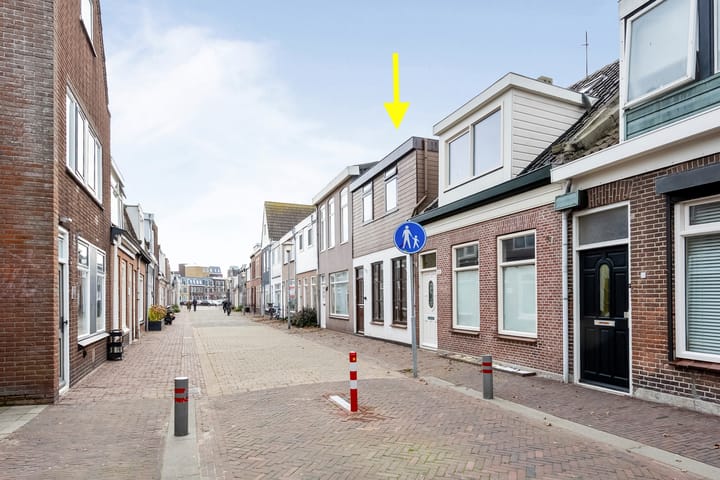 Photo 3 of Breewaterstraat 30