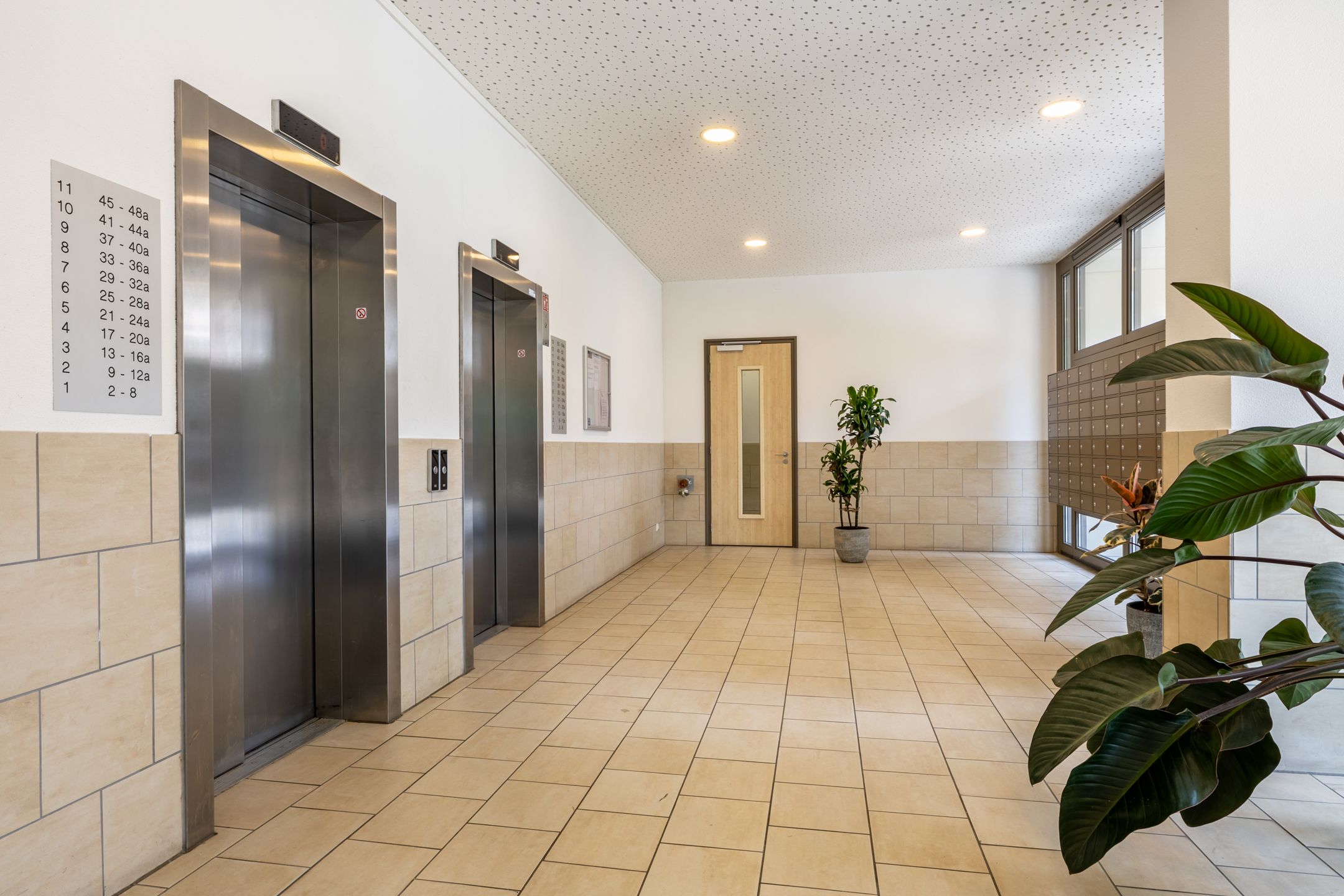 Photo 9 of Teakhout 14-A