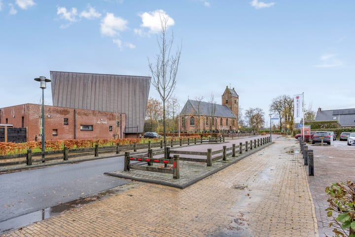 Photo 63 of Foarwei 112