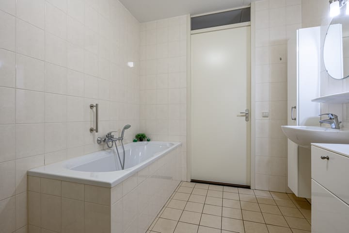 Photo 37 of Koolhovenstraat 21