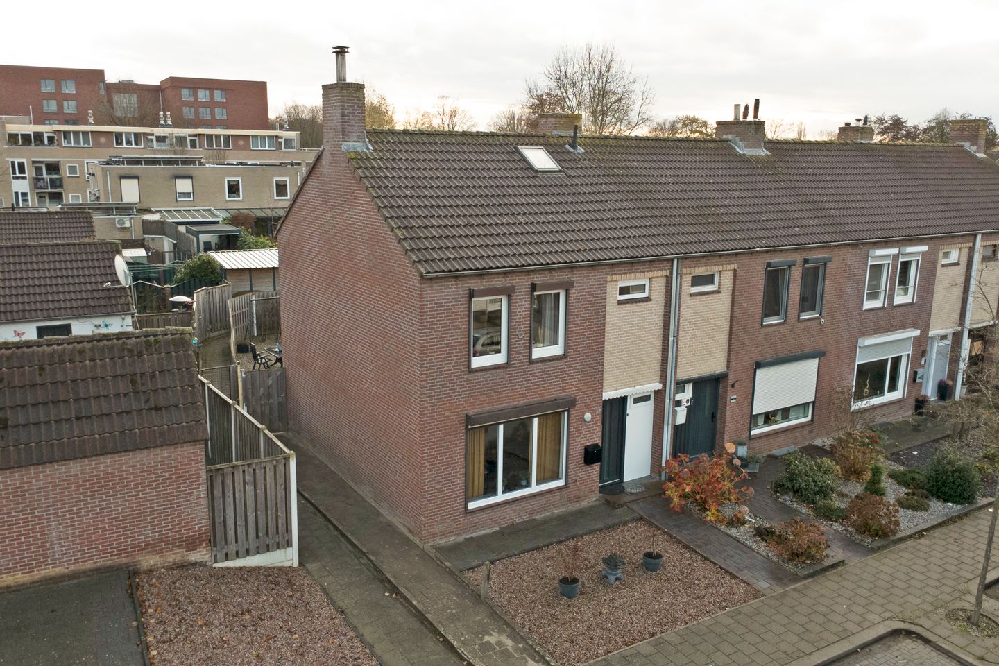 Foto 1 van Deken Rhoenstraat 24