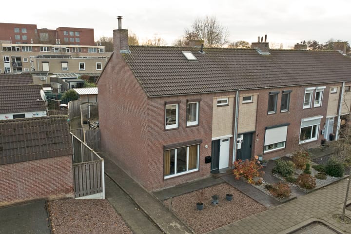 Deken Rhoenstraat 24 main image