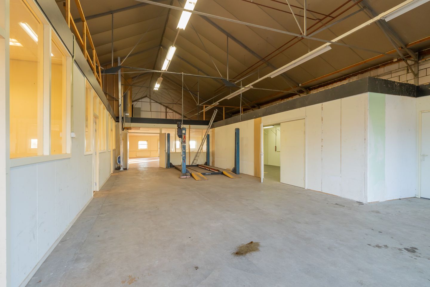 View photo 2 of Noorderlaan 11-B