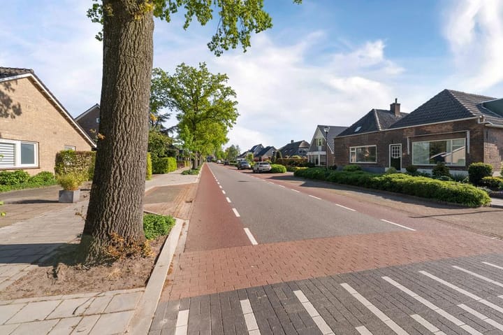 Photo 8 of Burgemeester van Engelenweg 195