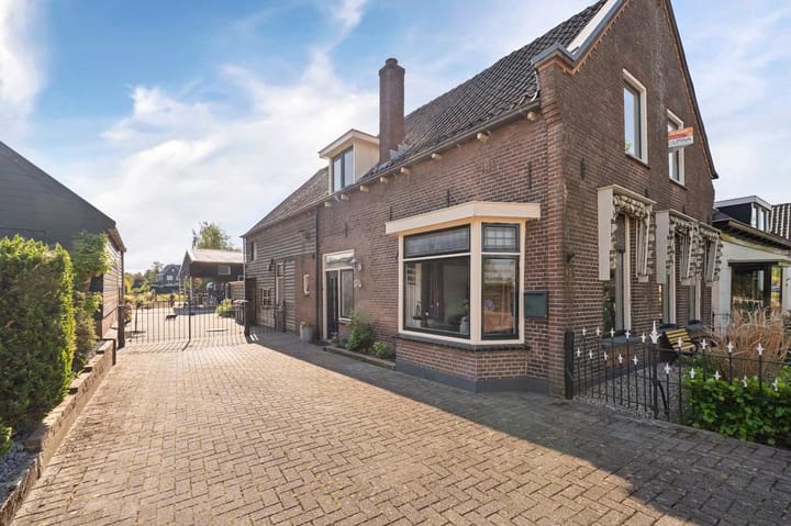 Photo 9 of Burgemeester van Engelenweg 195