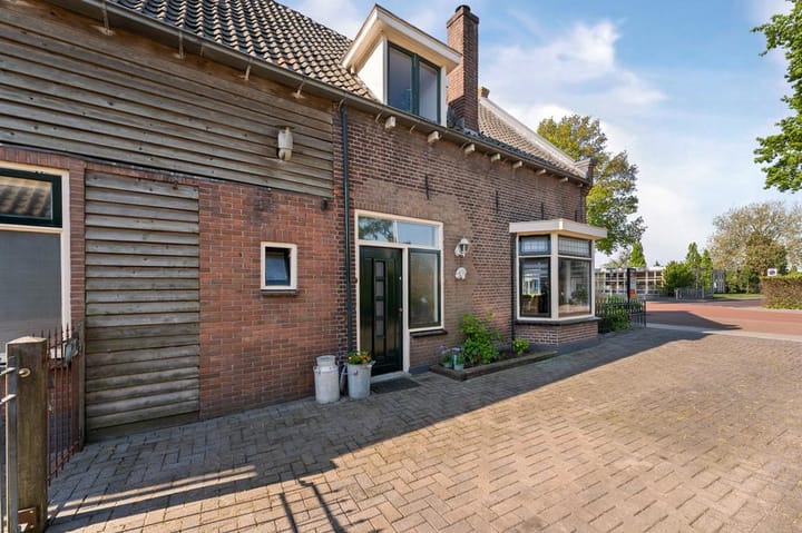 Photo 10 of Burgemeester van Engelenweg 195