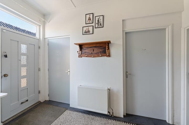 Photo 16 of Burgemeester van Engelenweg 195