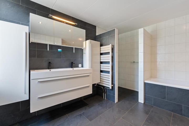 Photo 24 of Burgemeester van Engelenweg 195