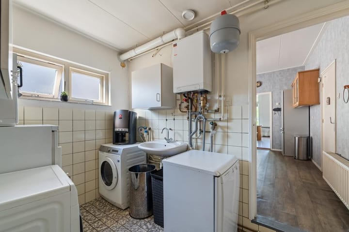 Photo 28 of Burgemeester van Engelenweg 195