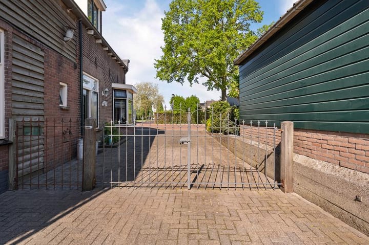 Photo 44 of Burgemeester van Engelenweg 195