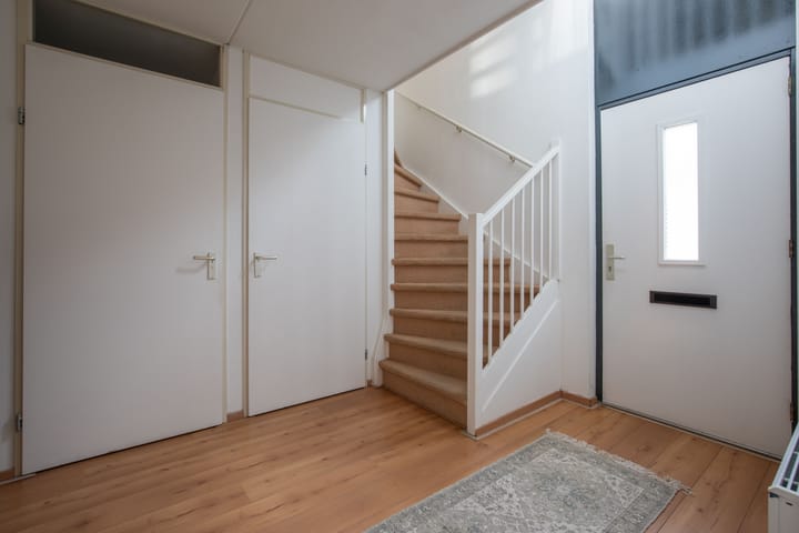 Photo 6 of Henry Moorestraat 42