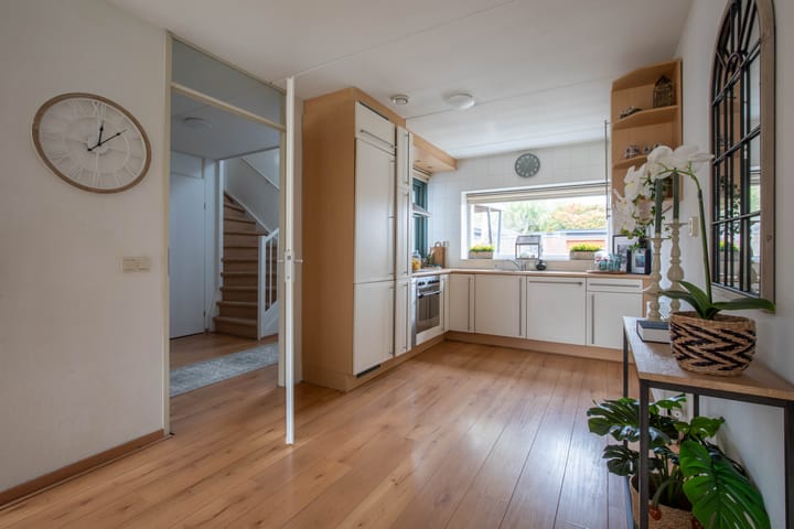 Photo 9 of Henry Moorestraat 42