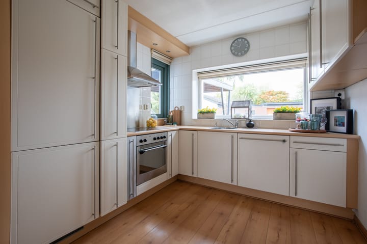 Photo 12 of Henry Moorestraat 42