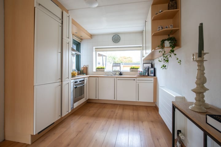 Photo 11 of Henry Moorestraat 42