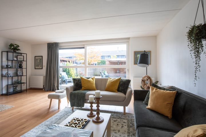 Photo 19 of Henry Moorestraat 42