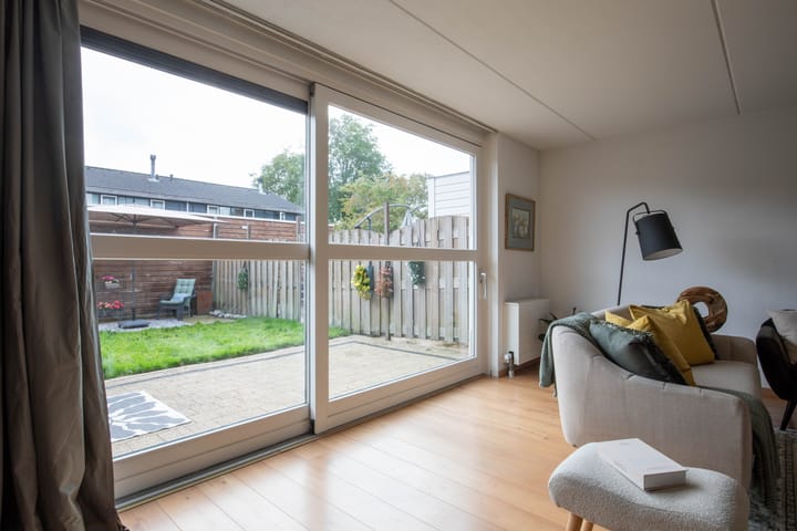 Photo 20 of Henry Moorestraat 42