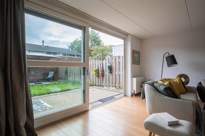 Photo 21 of Henry Moorestraat 42