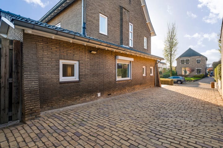 Photo 41 of Aldenhofstraat 21