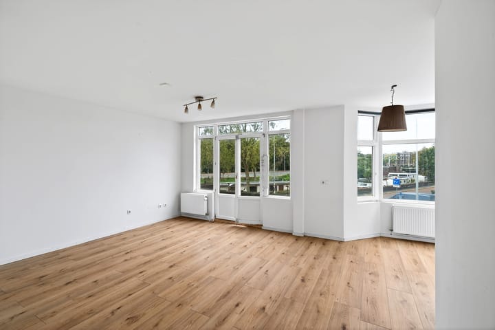 Photo 4 of Uddelstraat 146