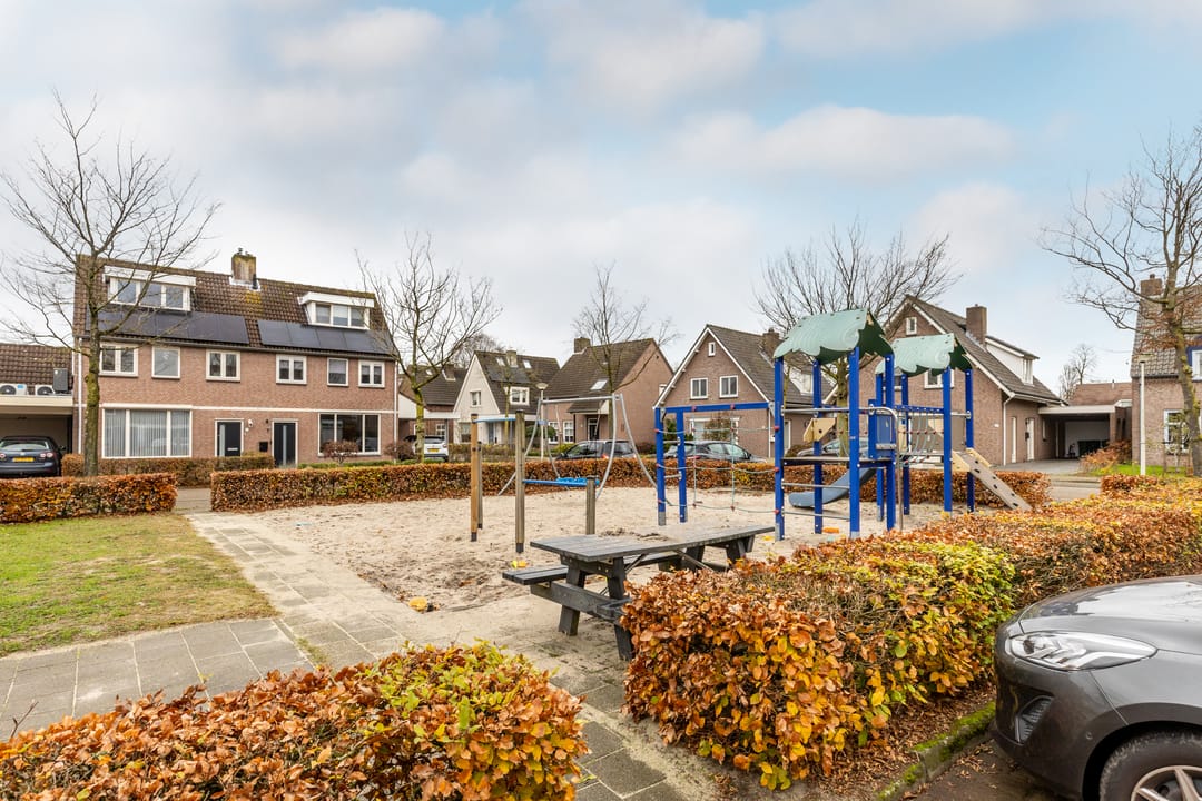 Photo 47 of Klokkenmaker 10