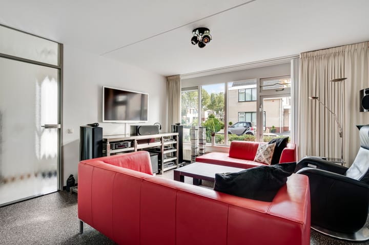 Photo 8 of Leesjongenstraat 17