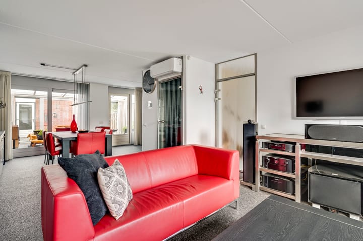 Photo 10 of Leesjongenstraat 17