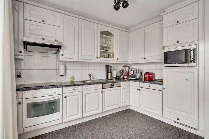 Photo 11 of Leesjongenstraat 17