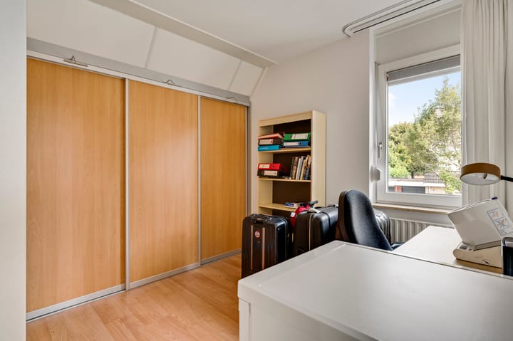 Photo 21 of Leesjongenstraat 17