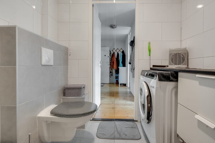 Photo 12 of Werkendamstraat 22