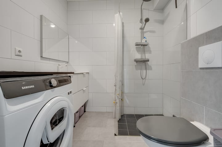 Photo 13 of Werkendamstraat 22