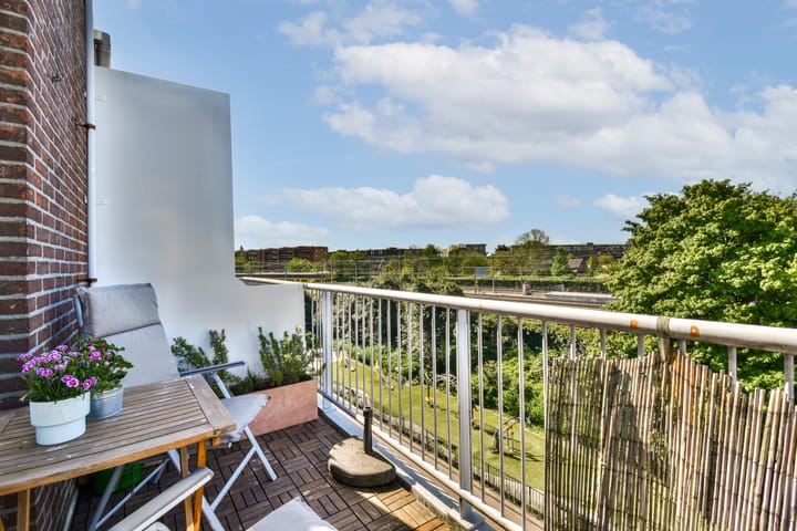 Photo 2 of Minahassastraat 8-C