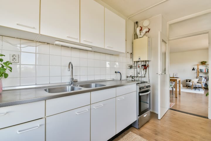 Photo 12 of Minahassastraat 8-C