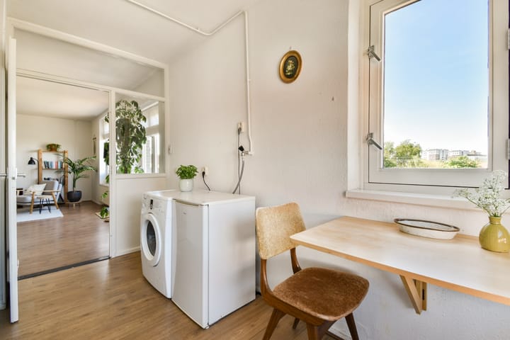 Photo 13 of Minahassastraat 8-C