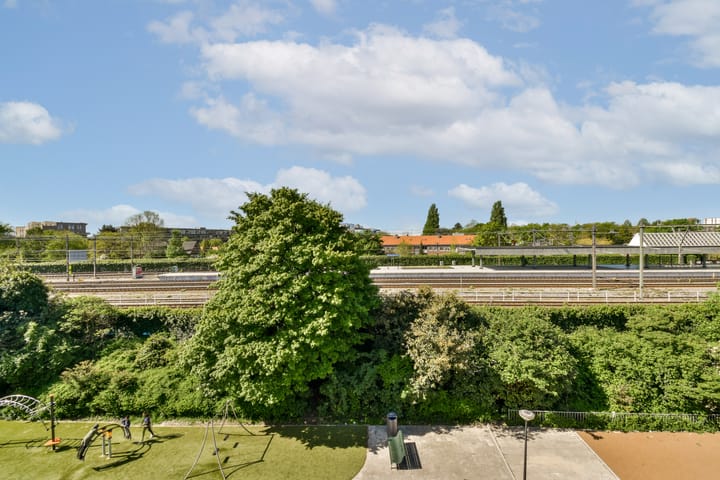 Photo 15 of Minahassastraat 8-C