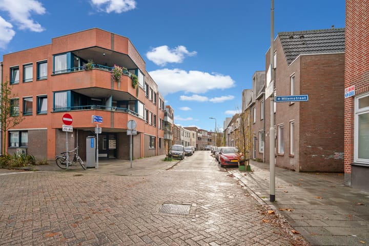 Photo 36 of Damstraat 62-A