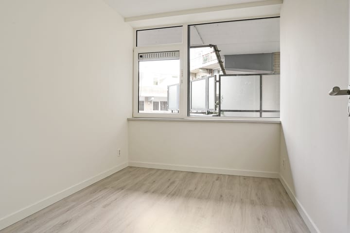 Photo 11 of Westwaarts 32-P