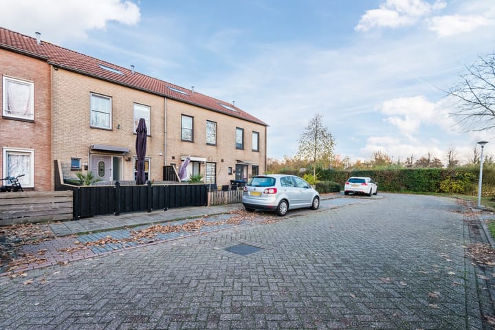 Photo 2 of Moesdistelstraat 19